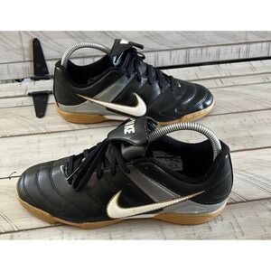 Nike JR Park ll IC Indoor Soccer Shoes 5.5 Youth Size/Women's Size 7